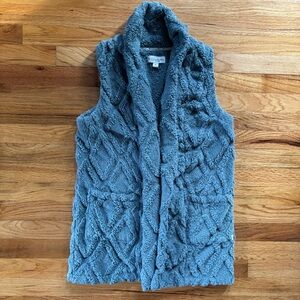 Koolaburra by Ugg Embossed Sherpa Fleece Vest Women’s Sz XS Storm Blue Cabincore